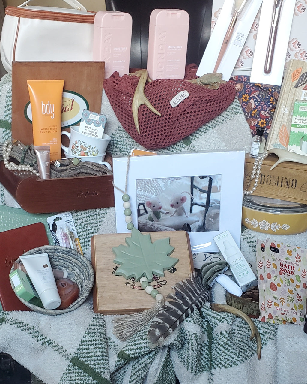 A Medium bundle- just want to dip your toe in? Beauty and Fashion Curated Gift Box