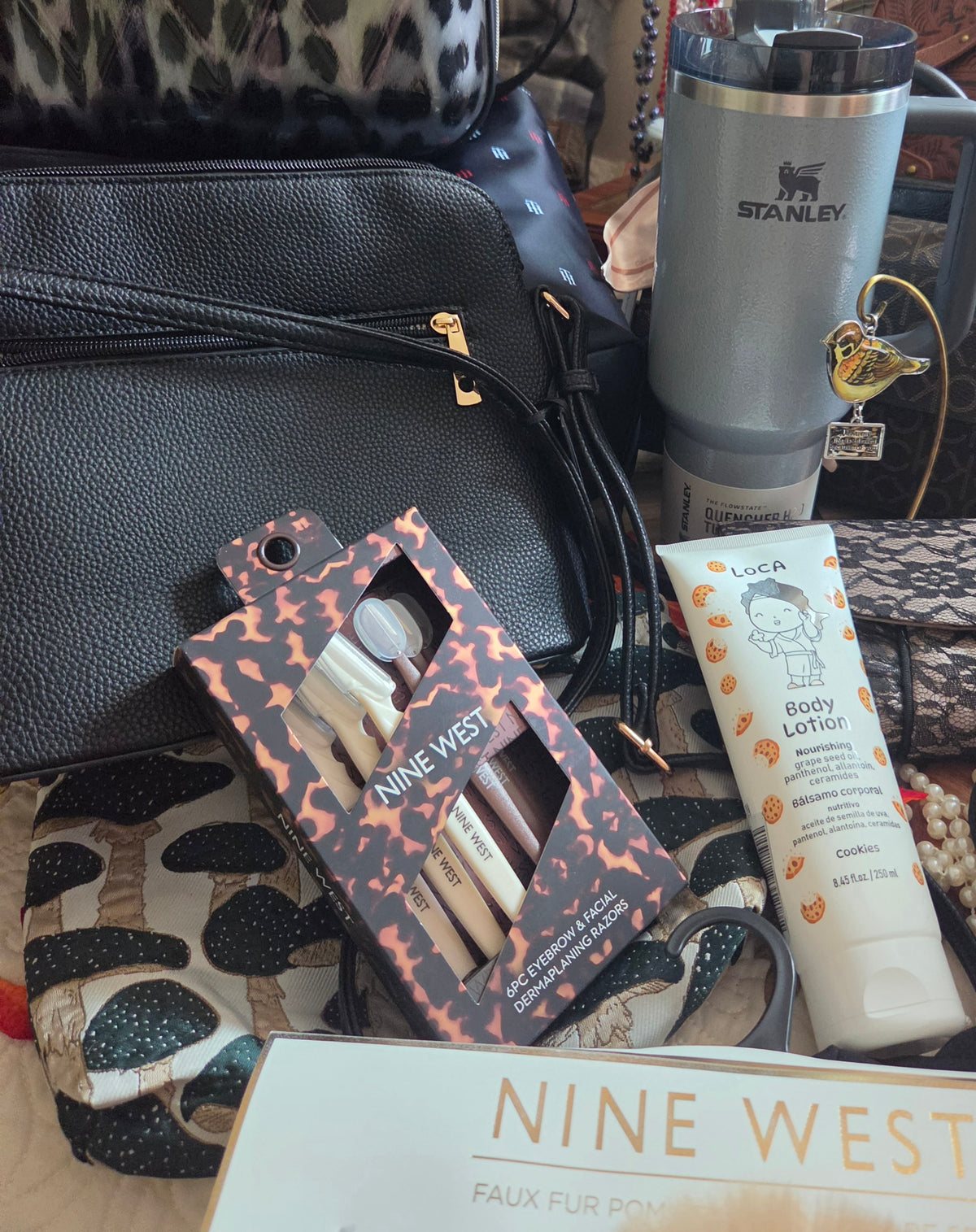 A bougie bundle - The largest bundle for Beauty and fashion, vintage, decor, designer bags, excuse me.. ma'am, I'll take it ALL!