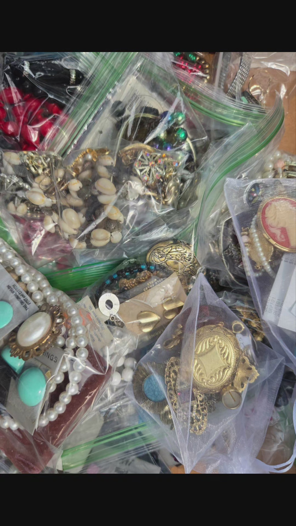 A bougie bundle - The largest bundle for Beauty and fashion, vintage, decor, designer bags, excuse me.. ma'am, I'll take it ALL!