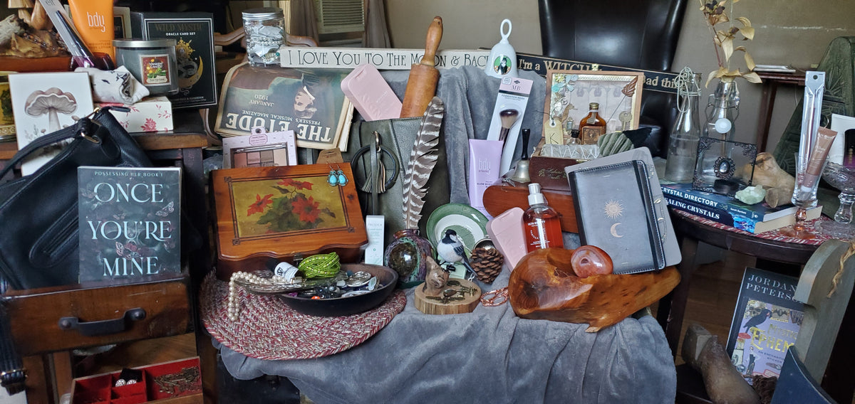 A Deluxe Beauty, decor, designer fashon and vintage Bundle. The best of all worlds without breaking the bank!
