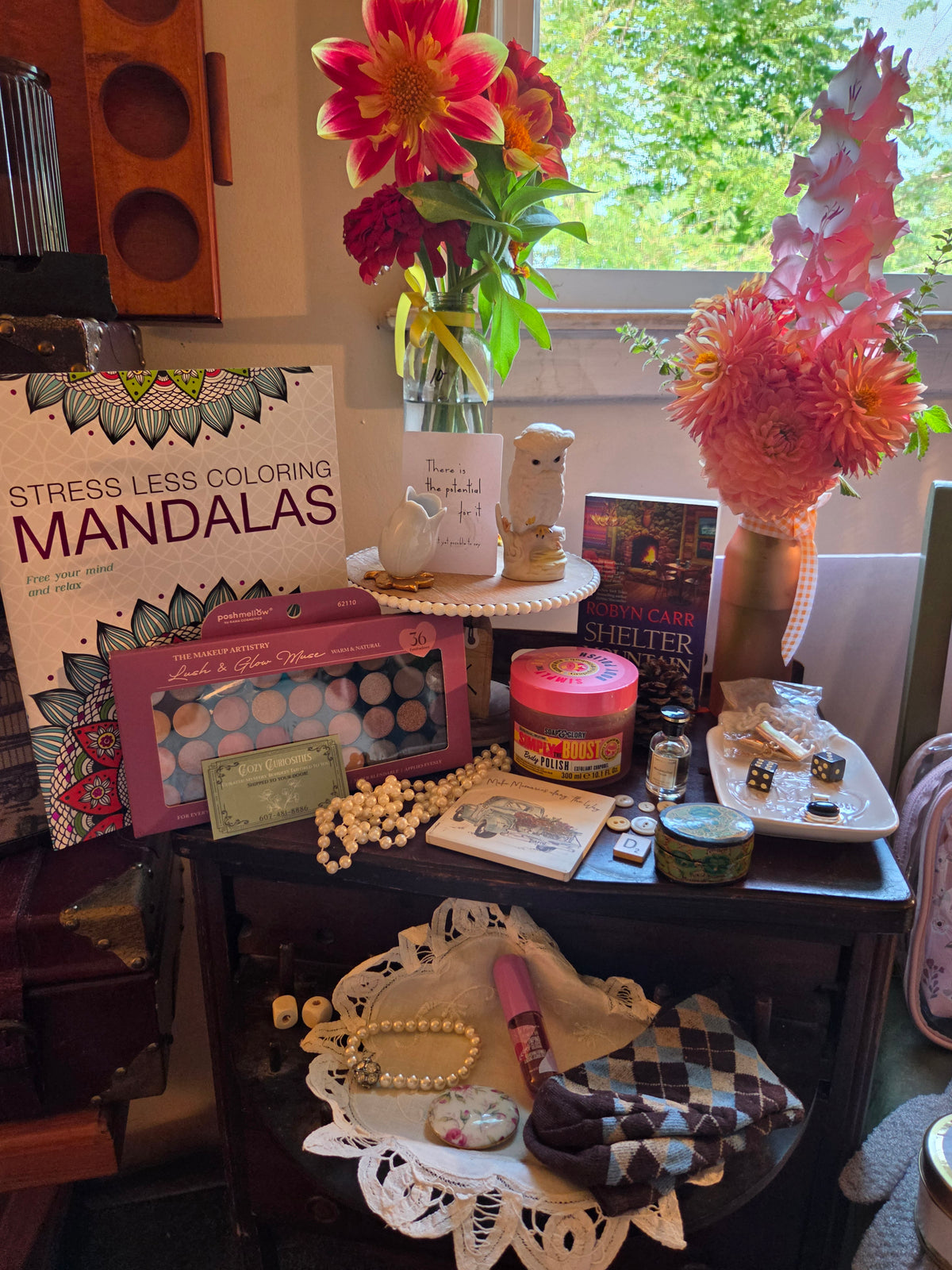 A Deluxe Beauty, decor, designer fashon and vintage Bundle. The best of all worlds without breaking the bank!