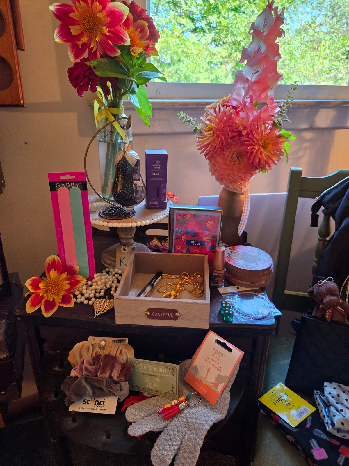 A Deluxe Beauty, decor, designer fashon and vintage Bundle. The best of all worlds without breaking the bank!