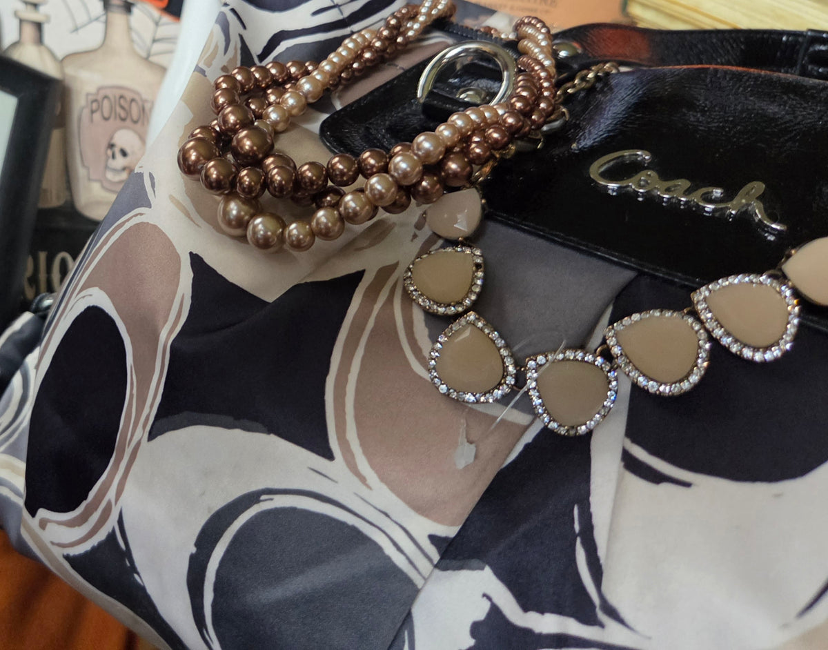 A bougie bundle - The largest bundle for Beauty and fashion, vintage, decor, designer bags, excuse me.. ma'am, I'll take it ALL!