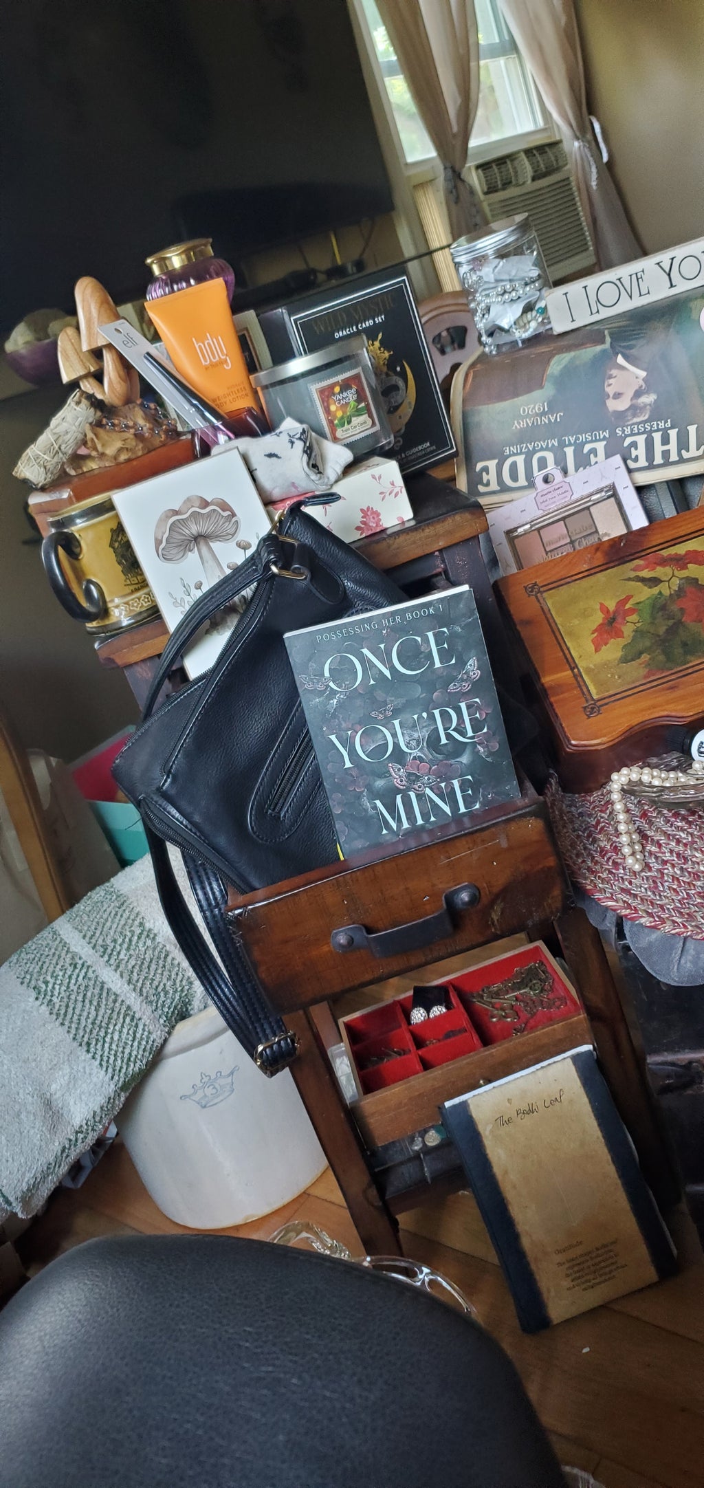 A Deluxe Beauty, decor, designer fashon and vintage Bundle. The best of all worlds without breaking the bank!