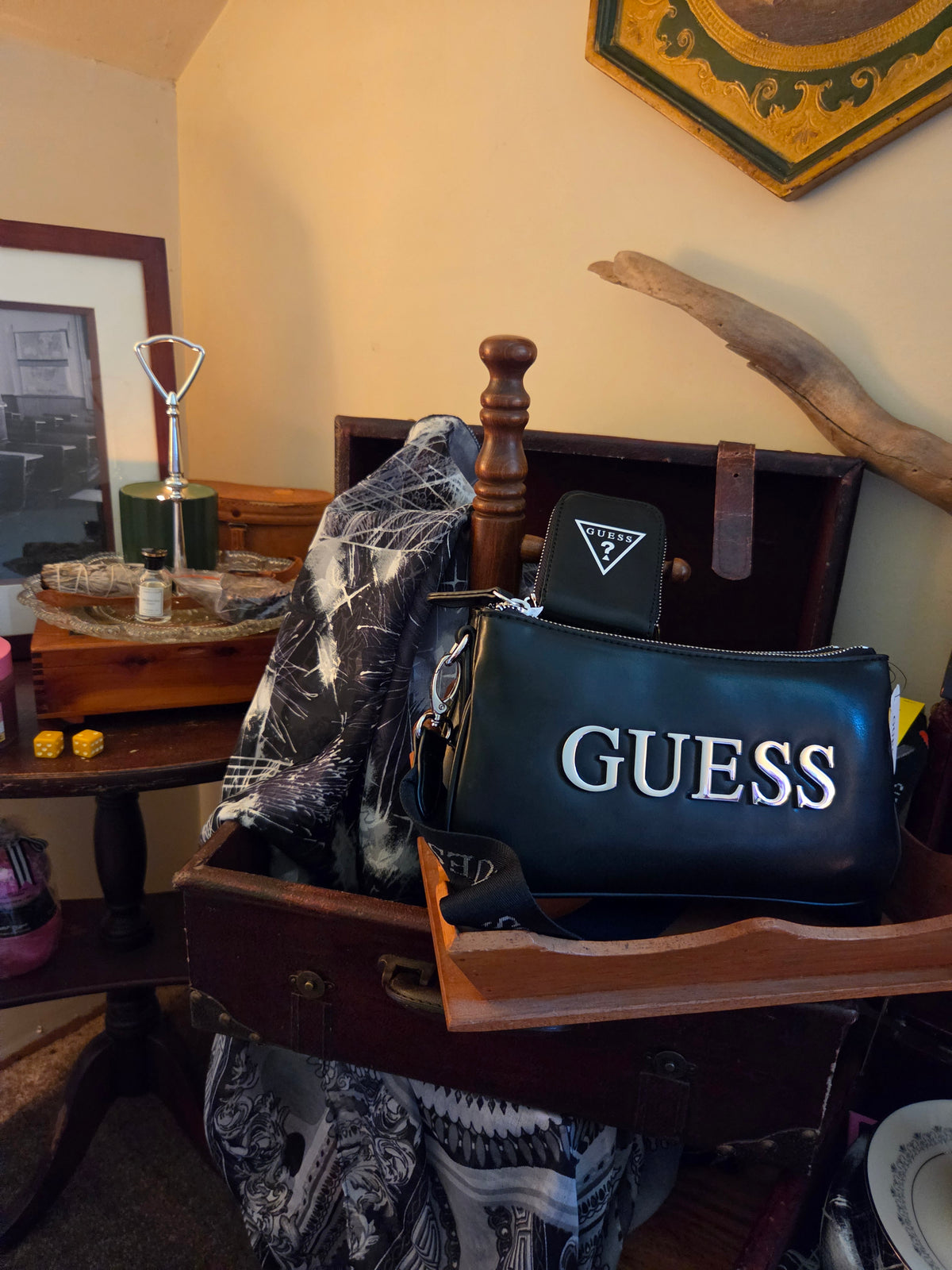 A bougie bundle - The largest bundle for Beauty and fashion, vintage, decor, designer bags, excuse me.. ma'am, I'll take it ALL!