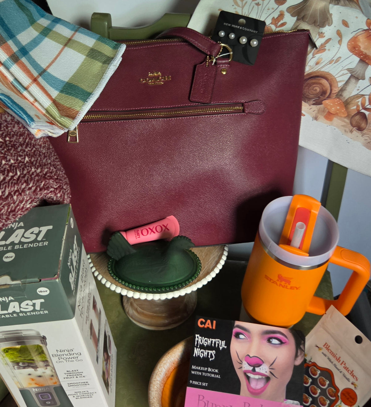 A bougie bundle - The largest bundle for Beauty and fashion, vintage, decor, designer bags, excuse me.. ma'am, I'll take it ALL!