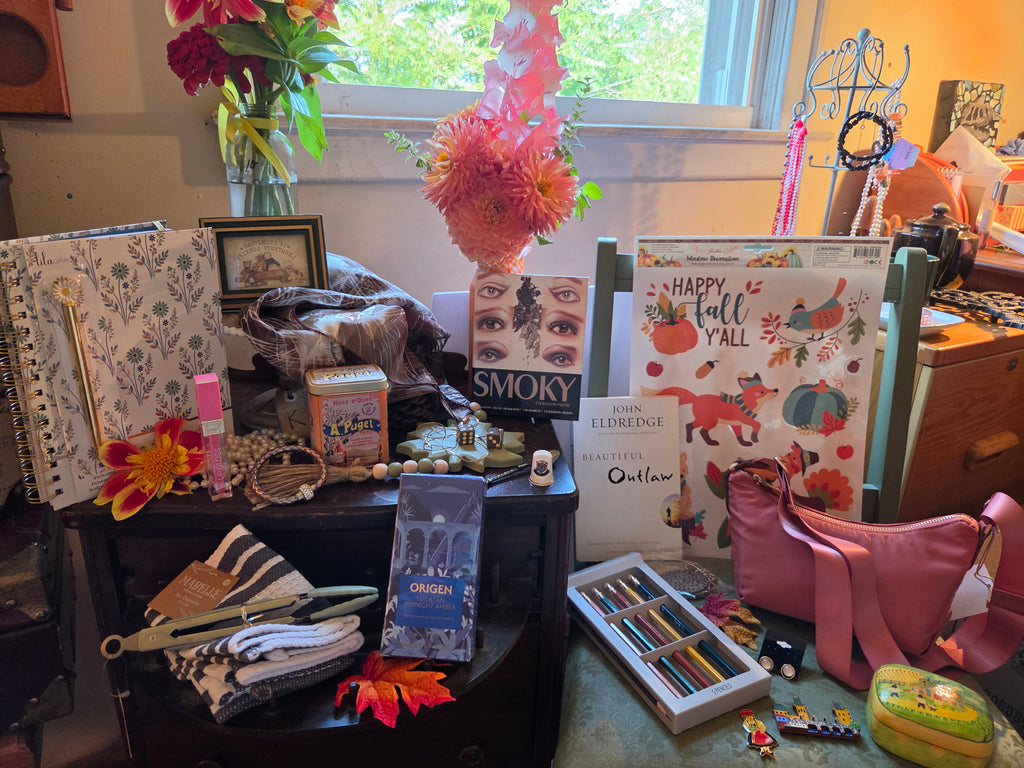 A Deluxe Beauty, decor, designer fashon and vintage Bundle. The best of all worlds without breaking the bank!