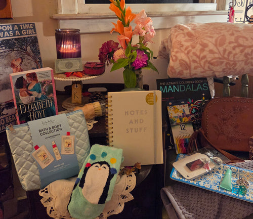 A Deluxe Beauty, decor, designer fashon and vintage Bundle. The best of all worlds without breaking the bank!