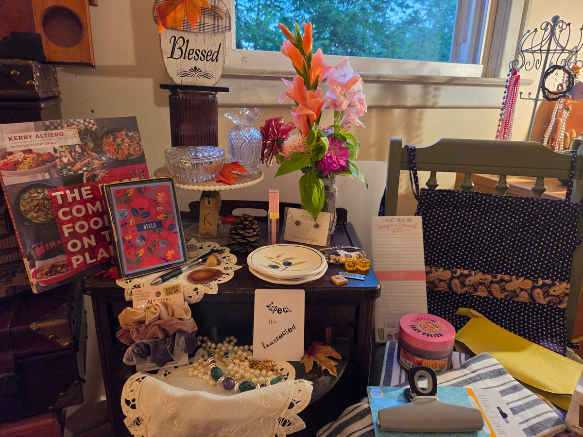 A Deluxe Beauty, decor, designer fashon and vintage Bundle. The best of all worlds without breaking the bank!