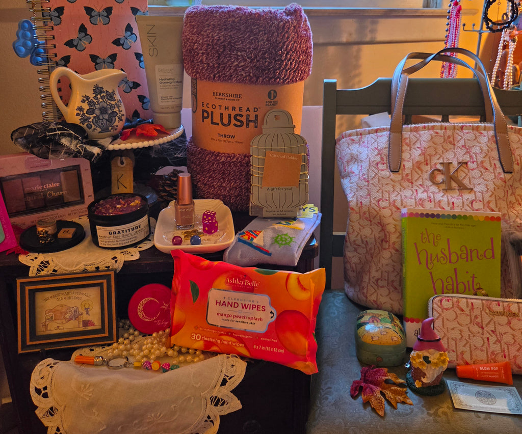 A Deluxe Beauty, decor, designer fashon and vintage Bundle. The best of all worlds without breaking the bank!